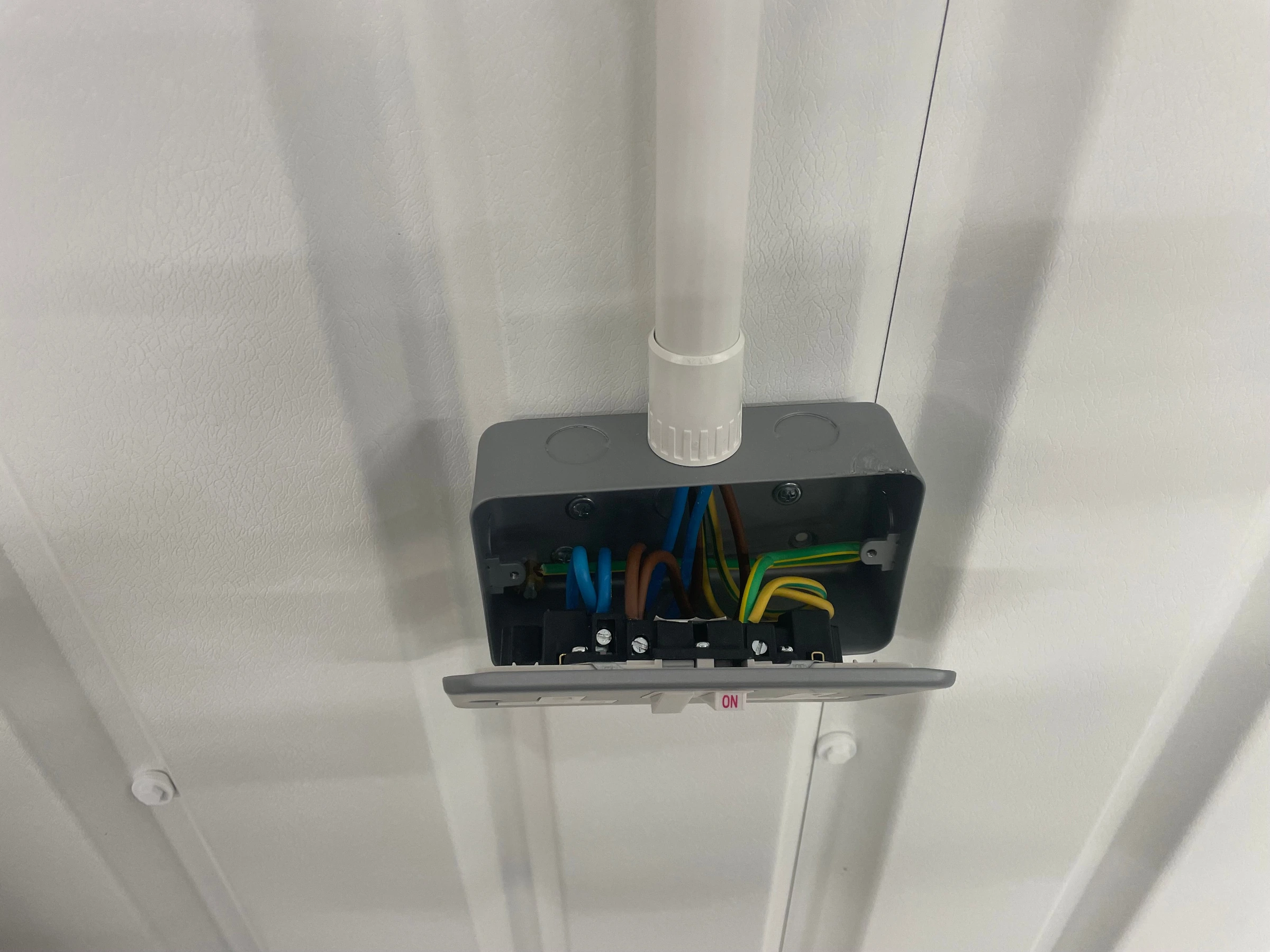 New power circuits installed for a garage. London, photo 2